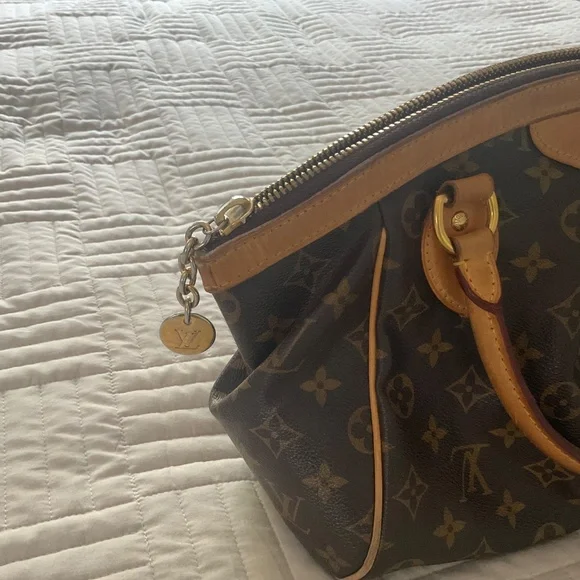 Authentic Louis Vuitton Handbag - Monogram - Picture 6 of 7
